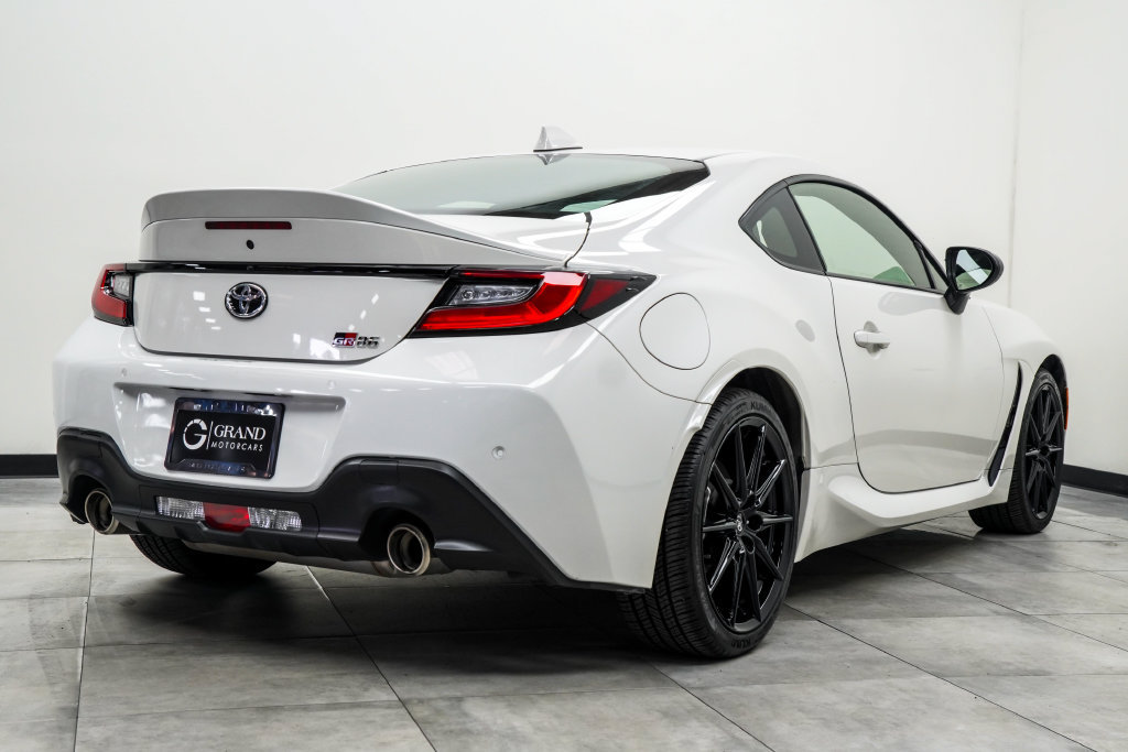 Used 2024 Toyota GR86 Premium RWD image 13