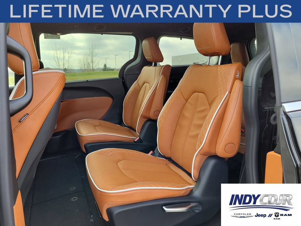New 2026 Chrysler Pacifica Pinnacle w/ Trailer Tow Group AWD/4WD image 12