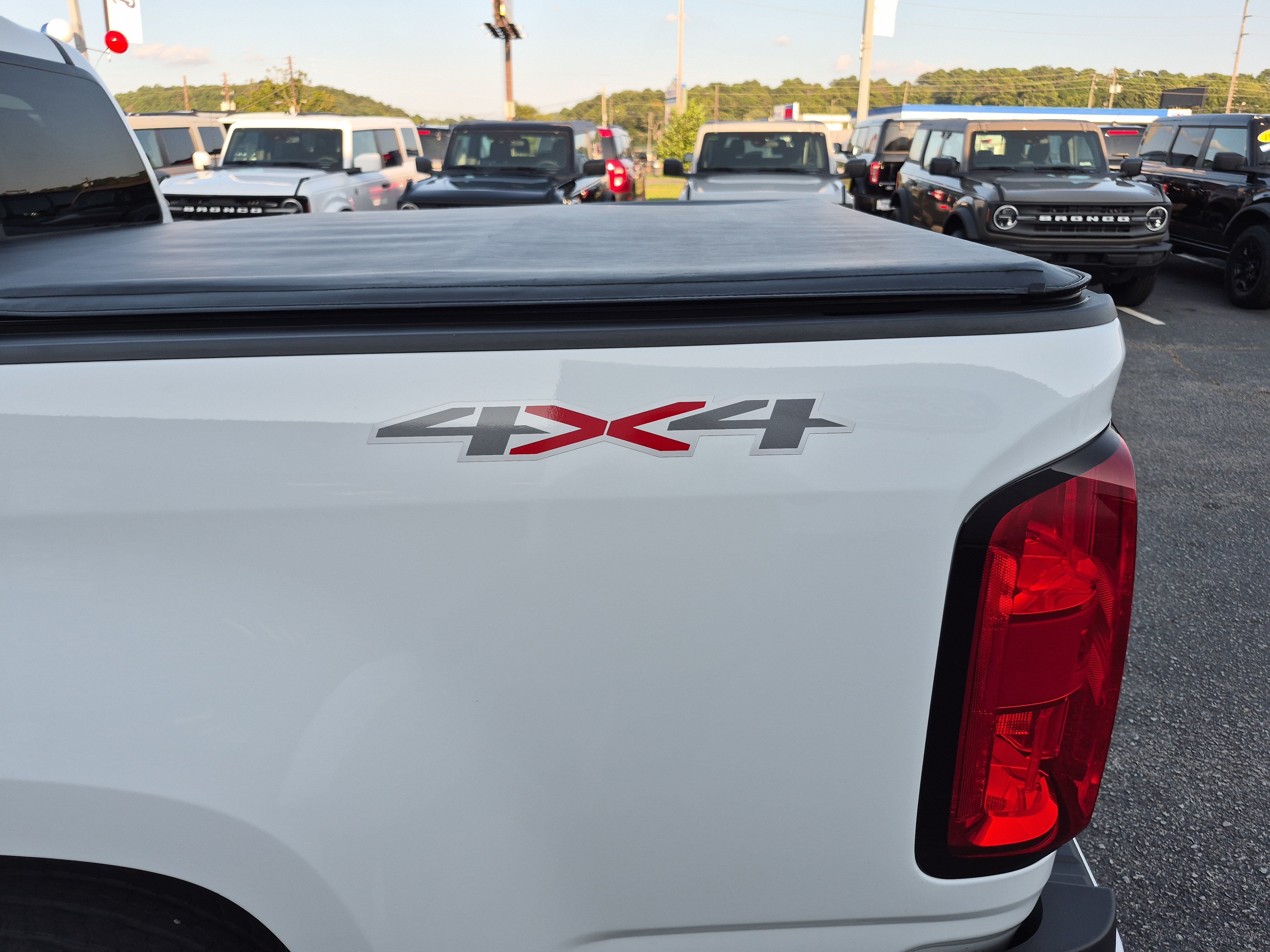 Used 2022 Chevrolet Colorado LT w/ Luxury Package AWD/4WD image 9