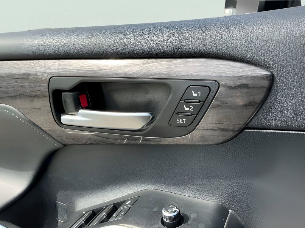Used 2020 Toyota Highlander Limited image 29
