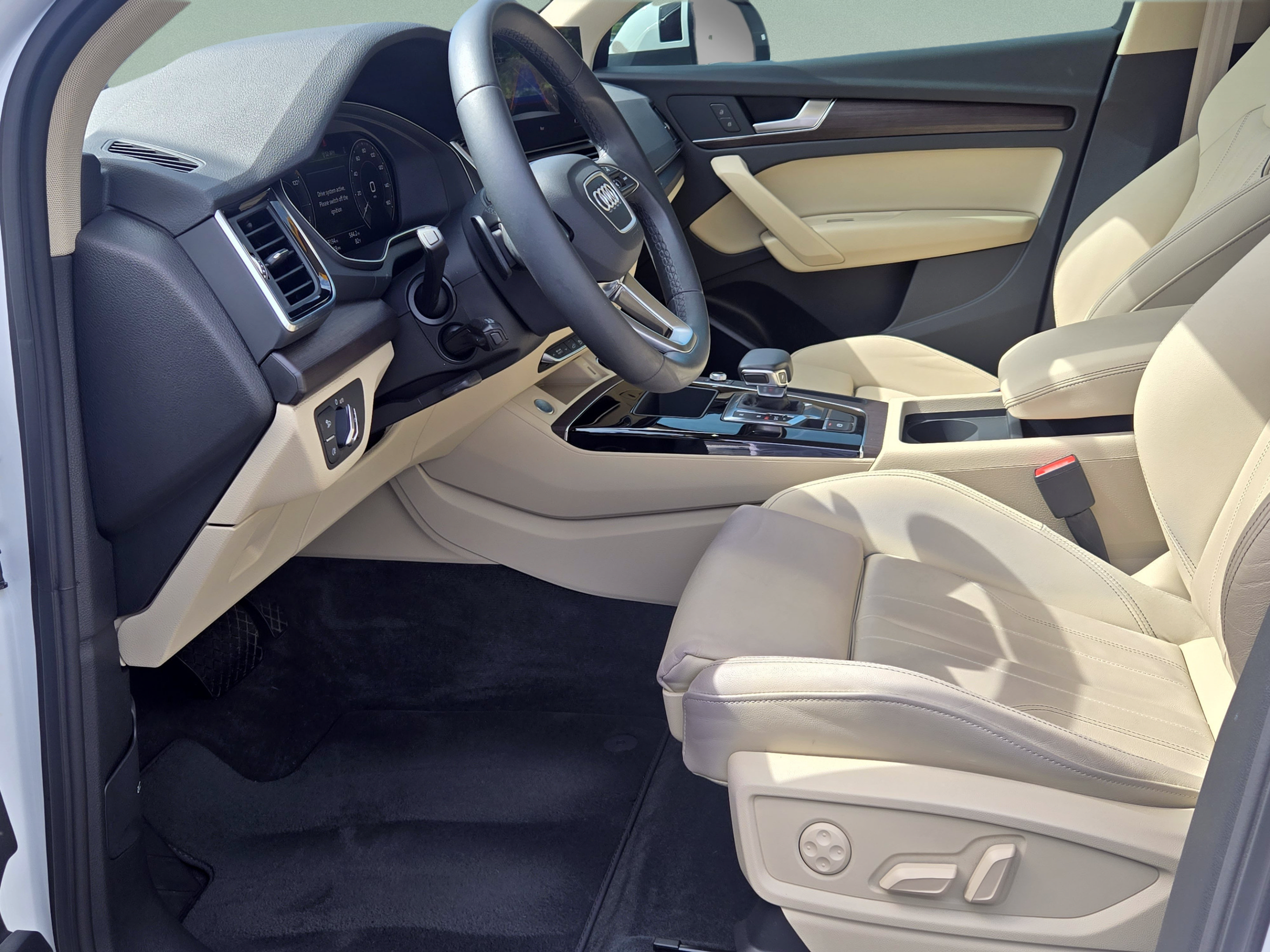 Used 2023 Audi Q5 e Premium AWD/4WD image 28