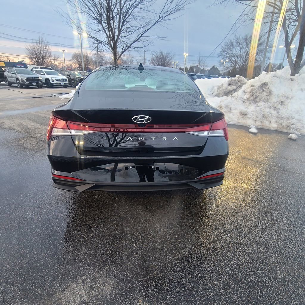 Used 2023 Hyundai Elantra SEL image 5