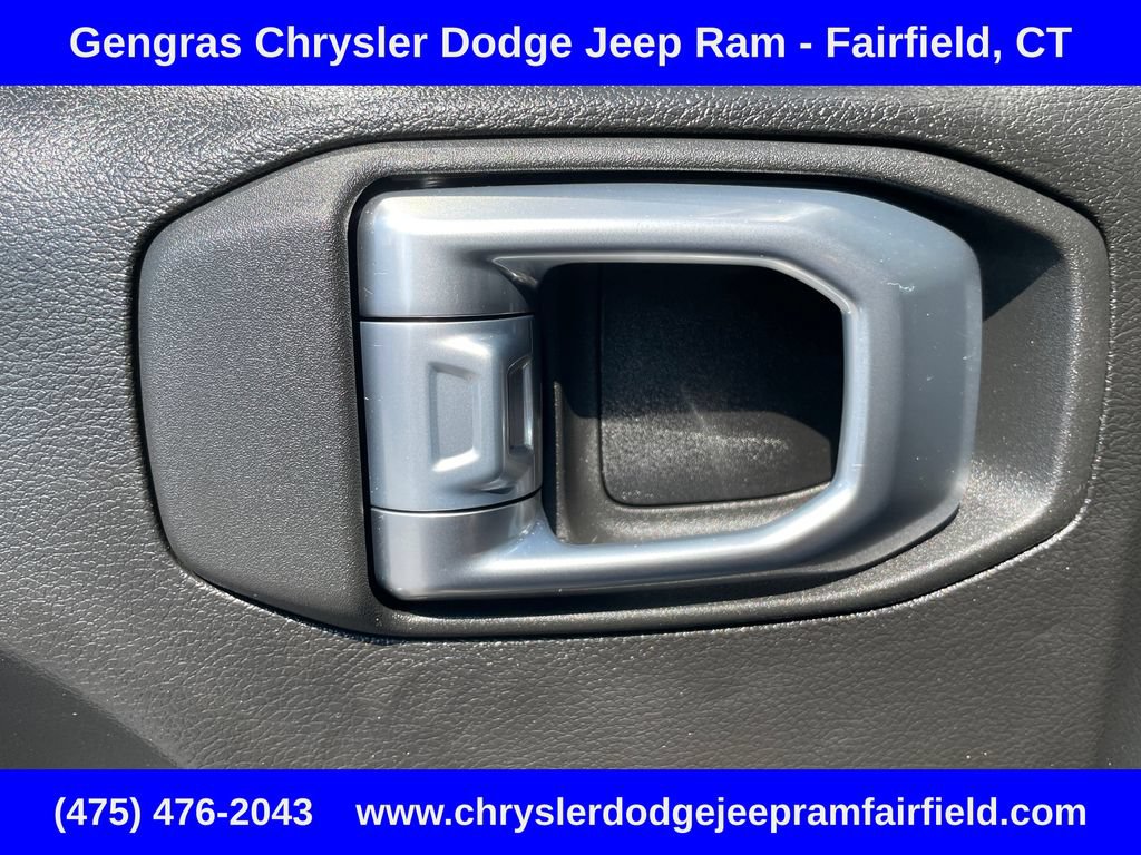 Certified 2025 Jeep Gladiator Mojave w/ Safety Group AWD/4WD image 31