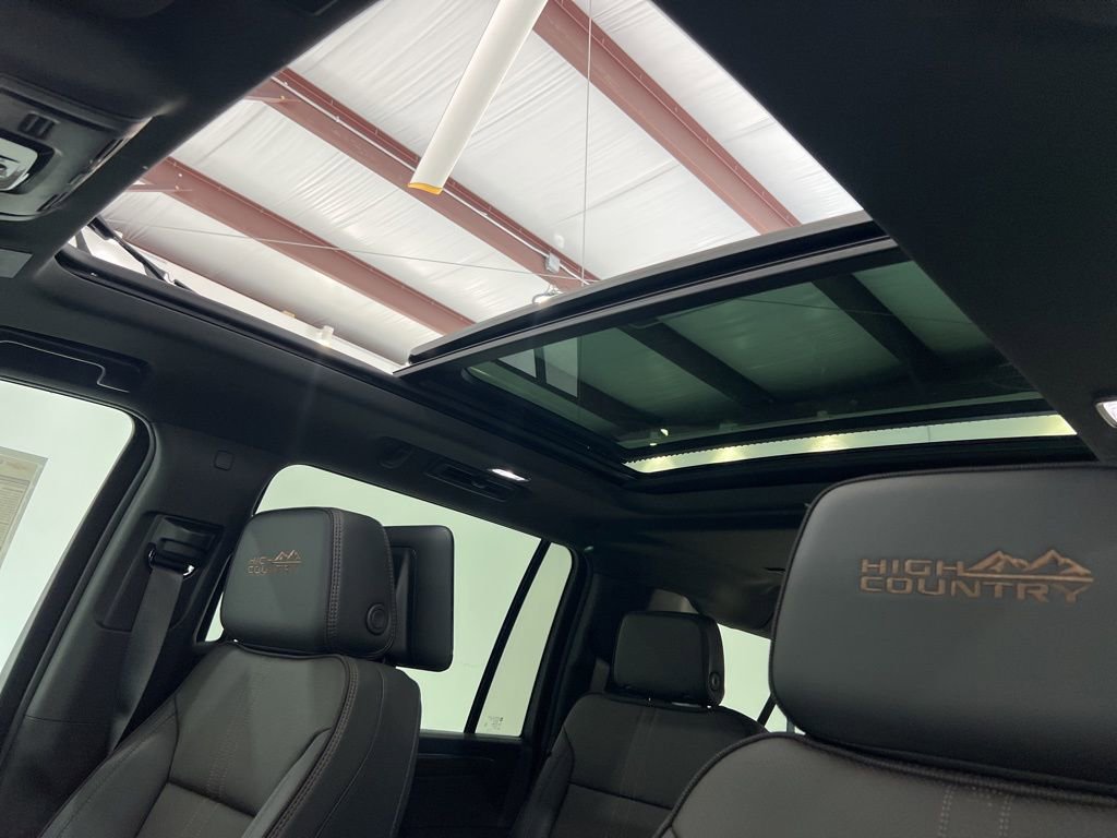 New 2026 Chevrolet Suburban High Country image 17