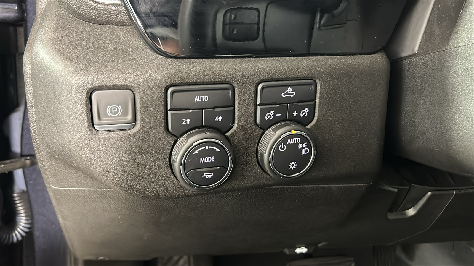 Used 2024 Chevrolet Silverado 1500 LT AWD/4WD image 23