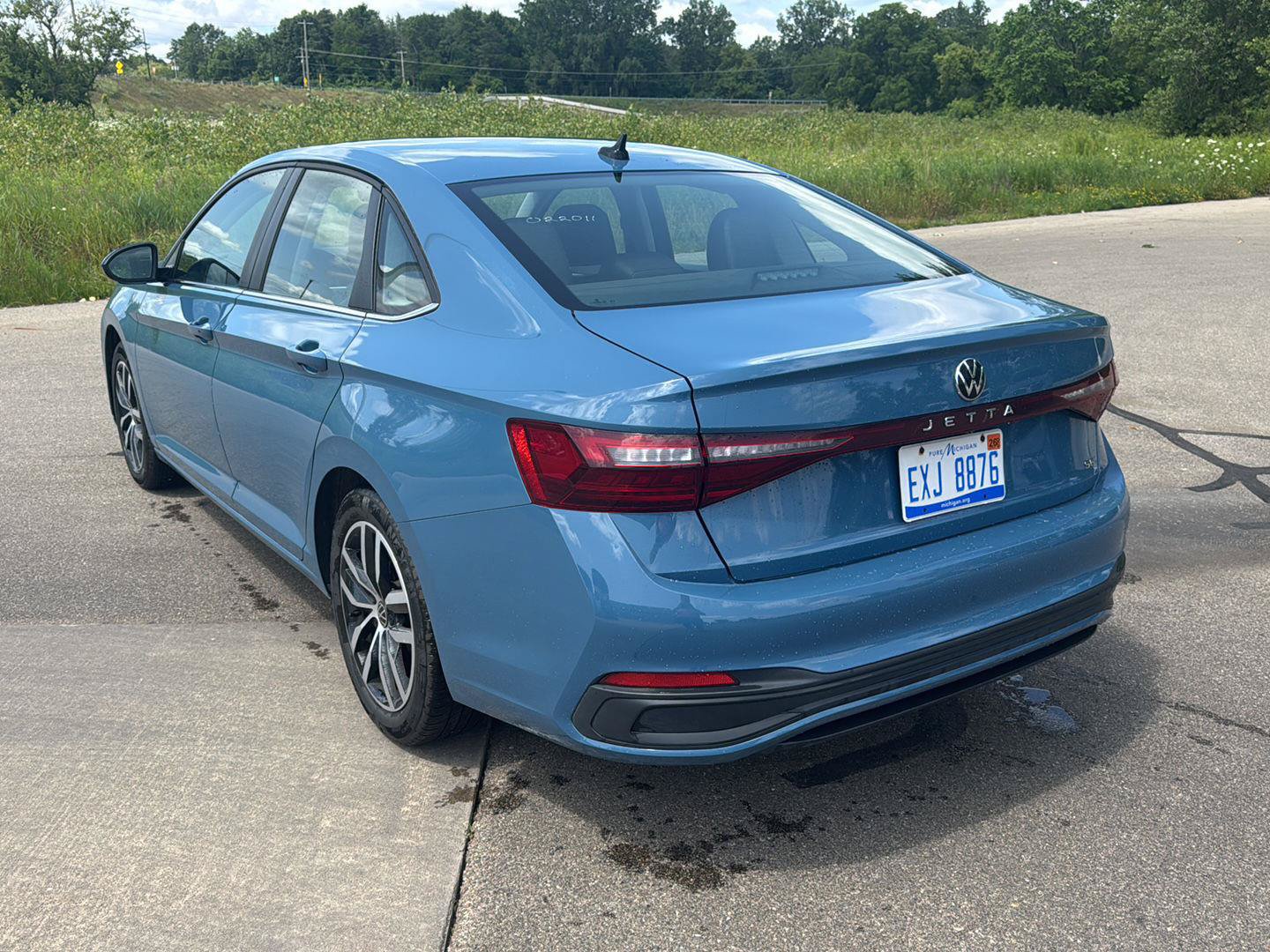 Used 2025 Volkswagen Jetta SE FWD image 3
