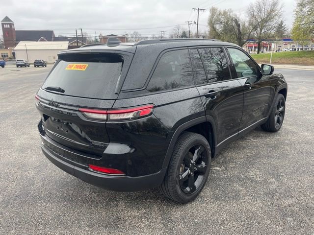 Used 2023 Jeep Grand Cherokee Limited w/ Black Appearance Package image 5