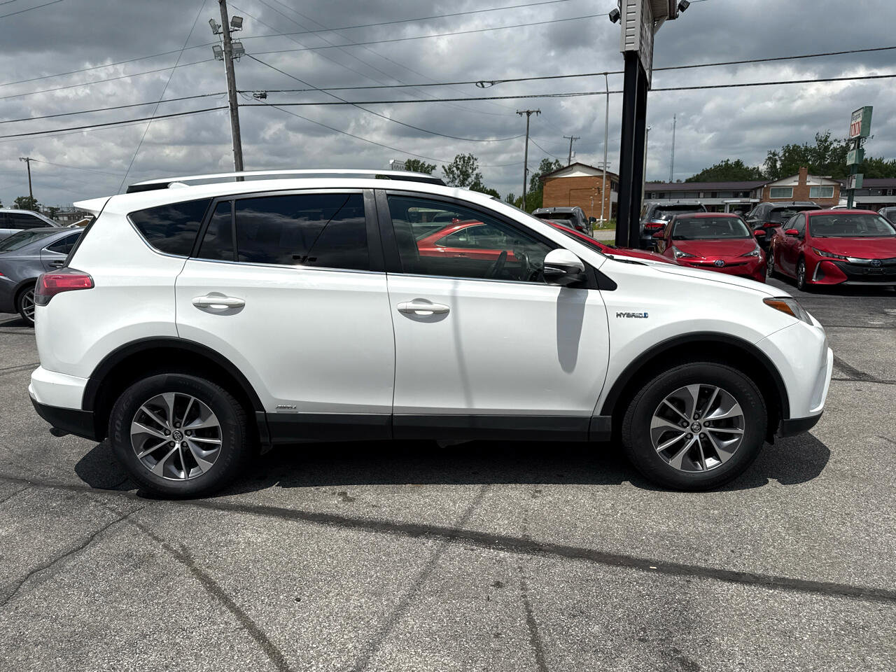 Used 2018 Toyota RAV4 XLE image 5
