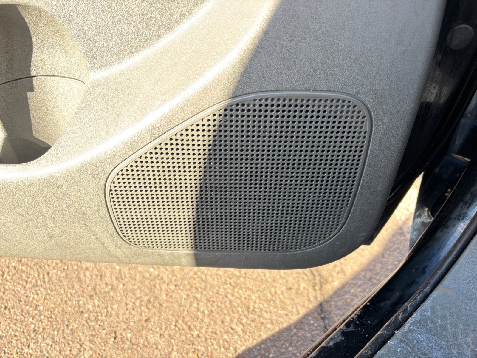 Used 2016 Nissan Frontier SV image 26