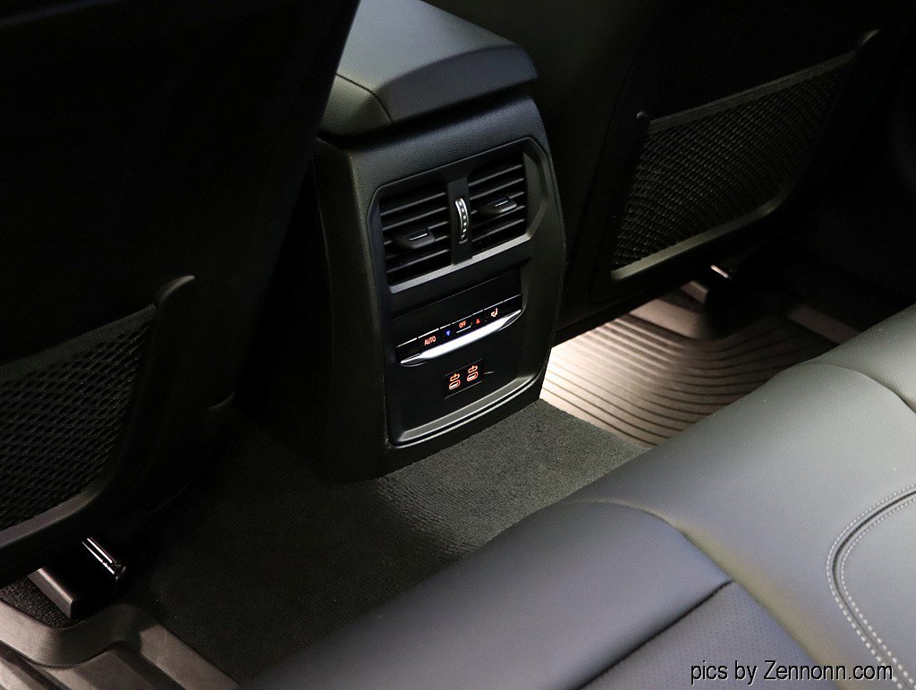 Certified 2023 BMW 330i xDrive Sedan w/ Convenience Package image 14