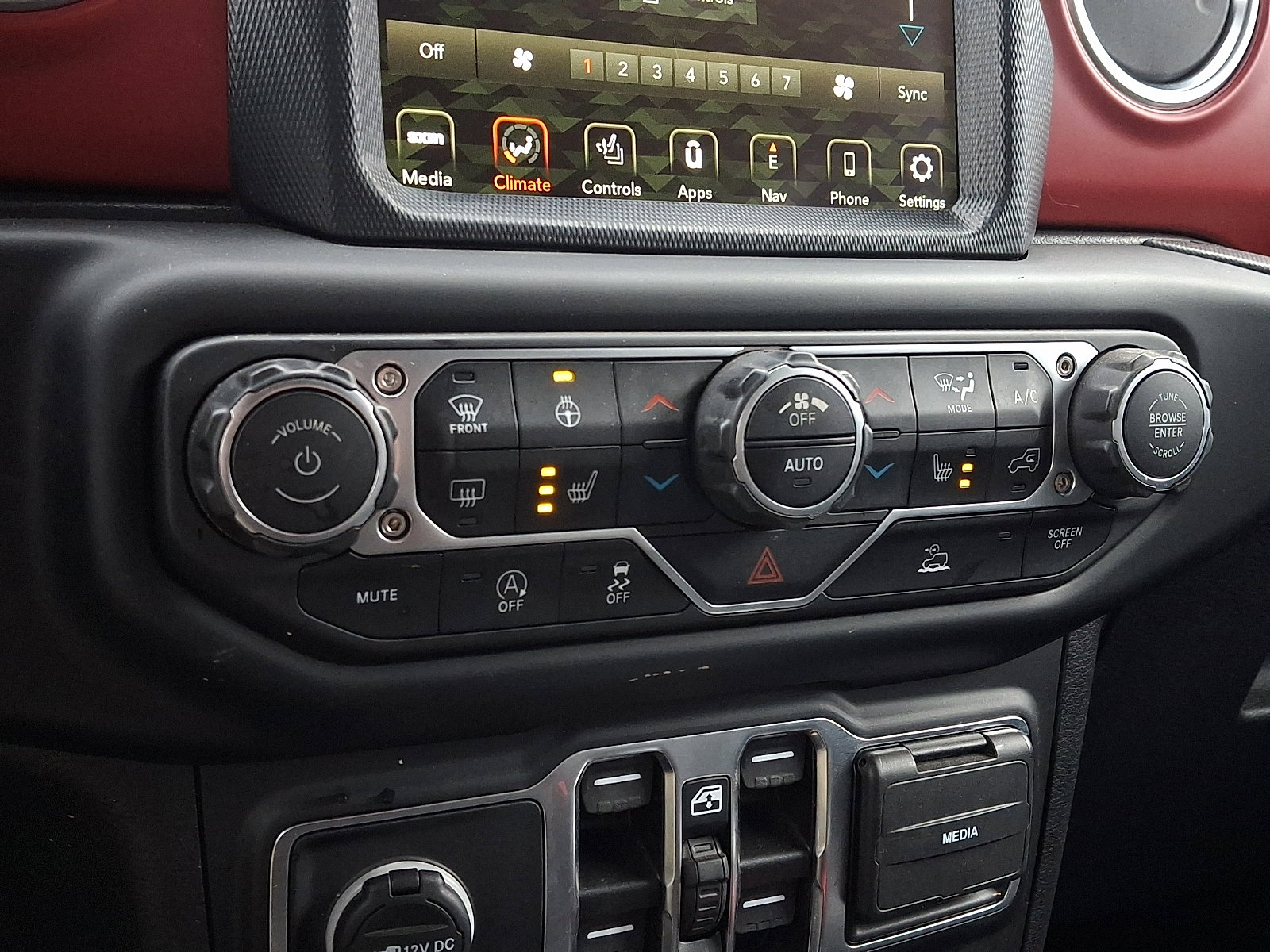 Used 2023 Jeep Wrangler Unlimited Rubicon w/ Cold Weather Group image 15