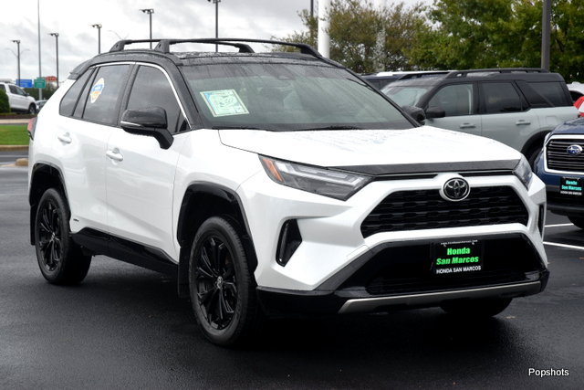 Used 2025 Toyota RAV4 XSE AWD/4WD image 2