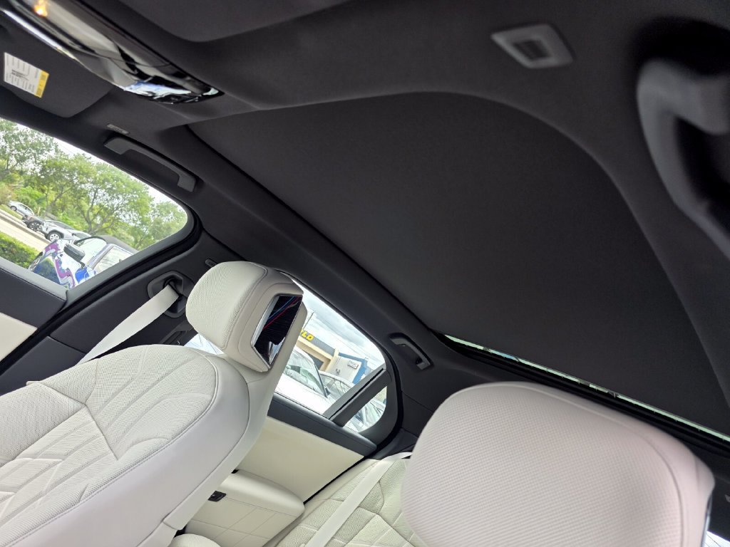 New 2026 BMW 750e xDrive w/ Executive Package AWD/4WD image 10