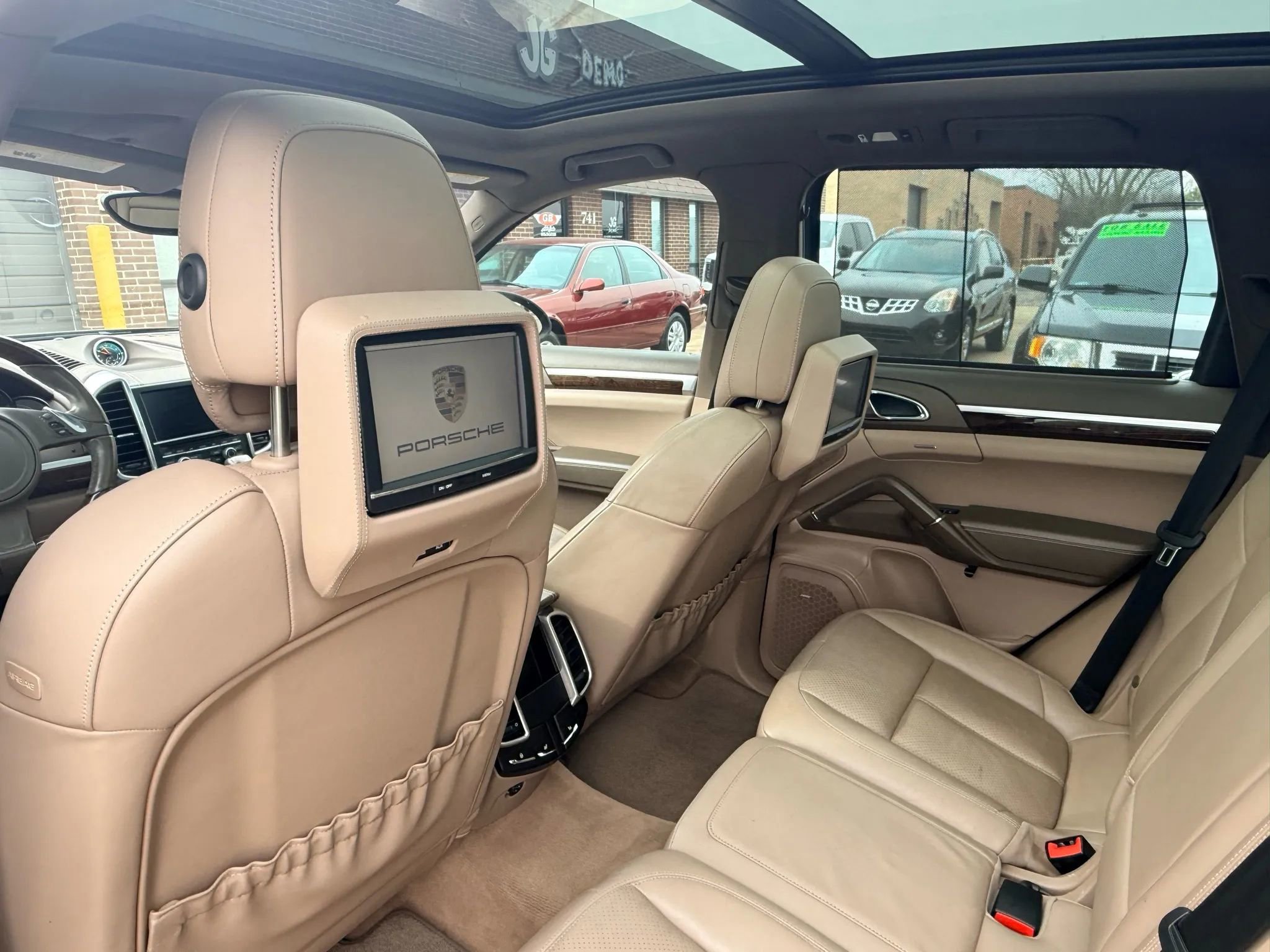Used 2013 Porsche Cayenne S image 18