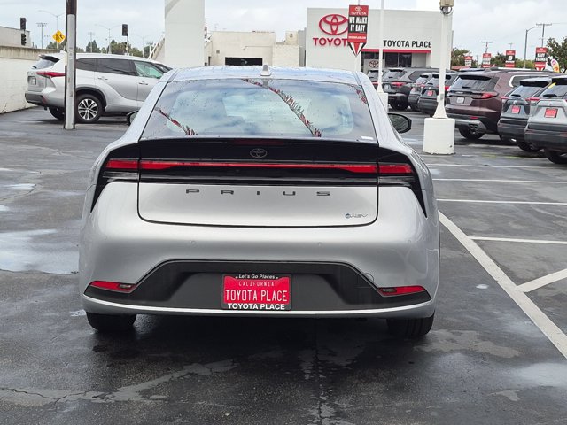 Used 2025 Toyota Prius LE FWD image 9