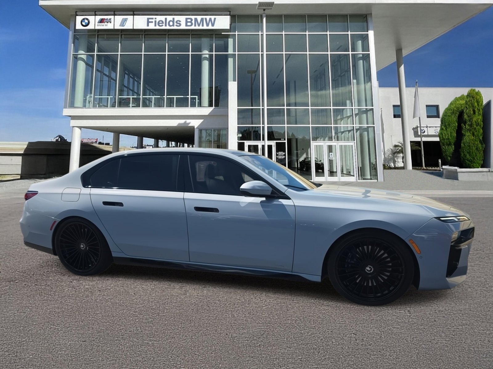 Used 2023 BMW 760i xDrive w/ Luxury Rear Seating Package image 1