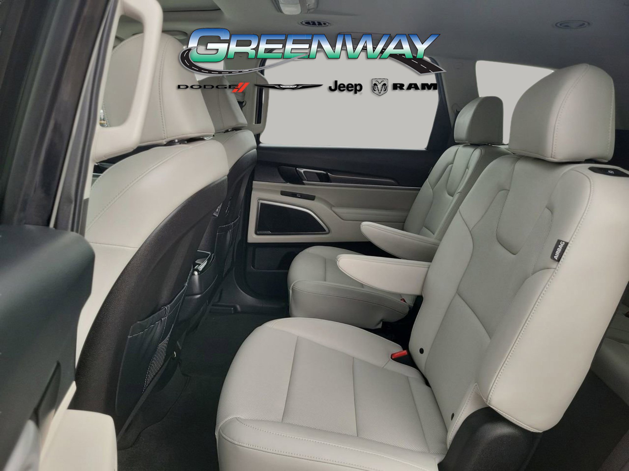 Used 2025 Kia Telluride S image 16