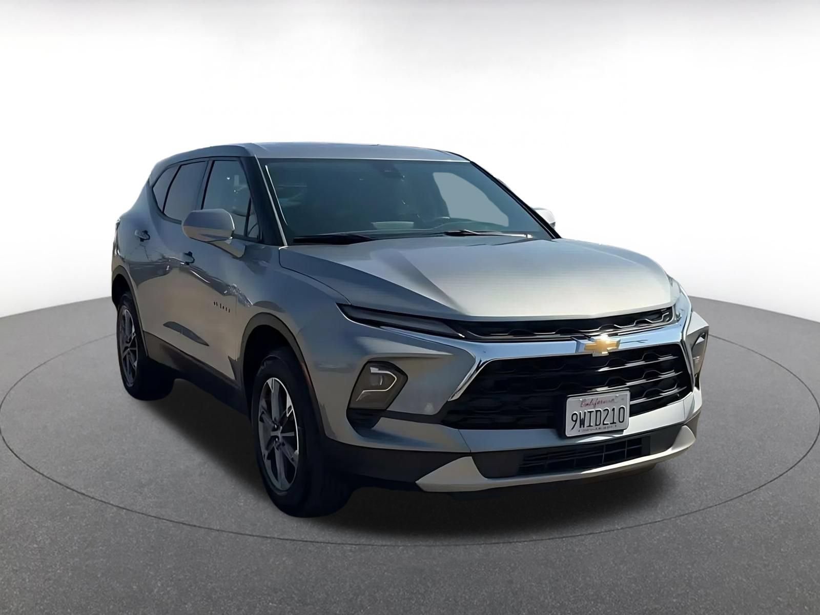 Used 2026 Chevrolet Blazer LT FWD image 2