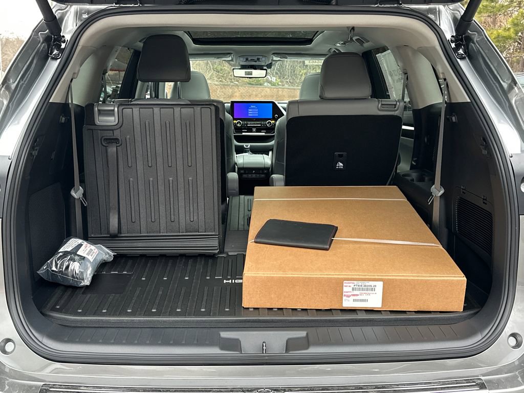 New 2026 Toyota Highlander Platinum image 6