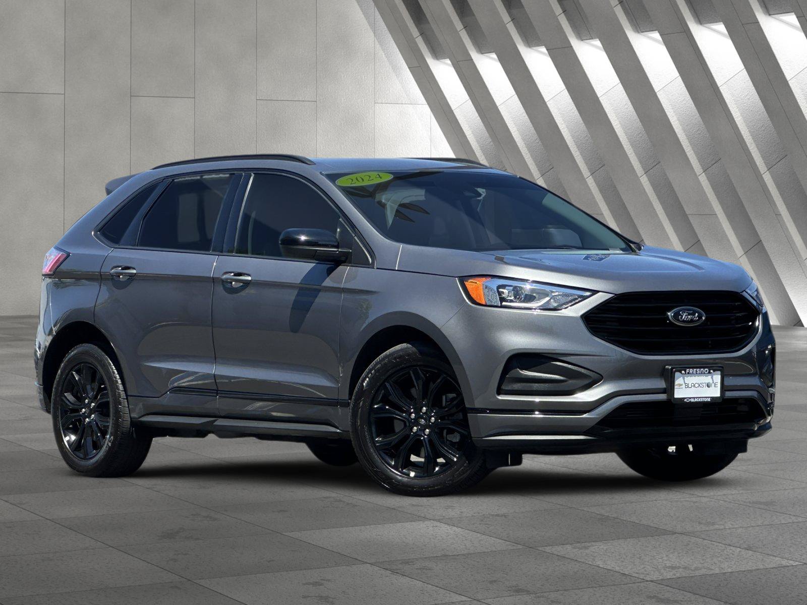 Used 2024 Ford Edge SE w/ Black Appearance Package