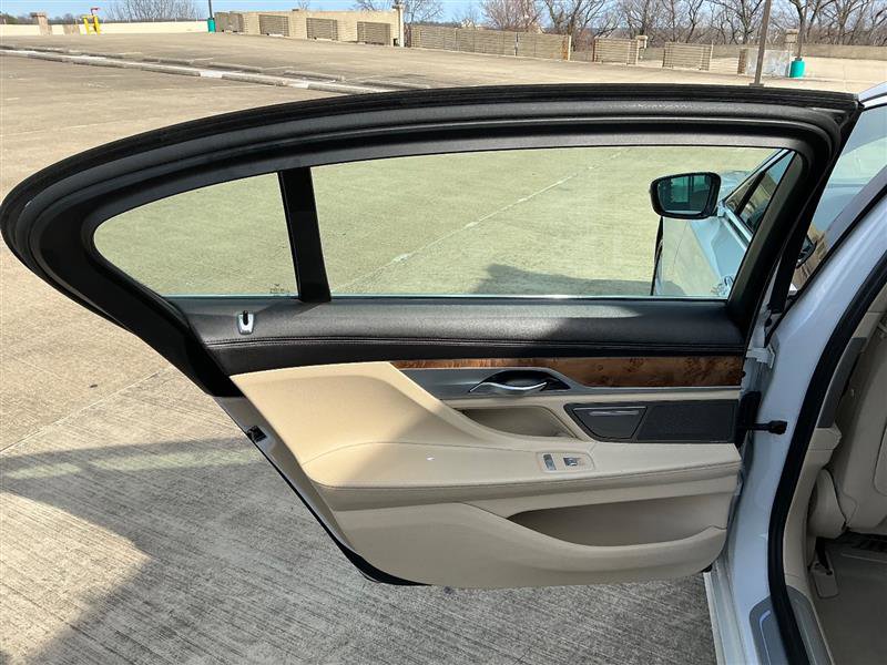 Used 2017 BMW 740i xDrive image 27