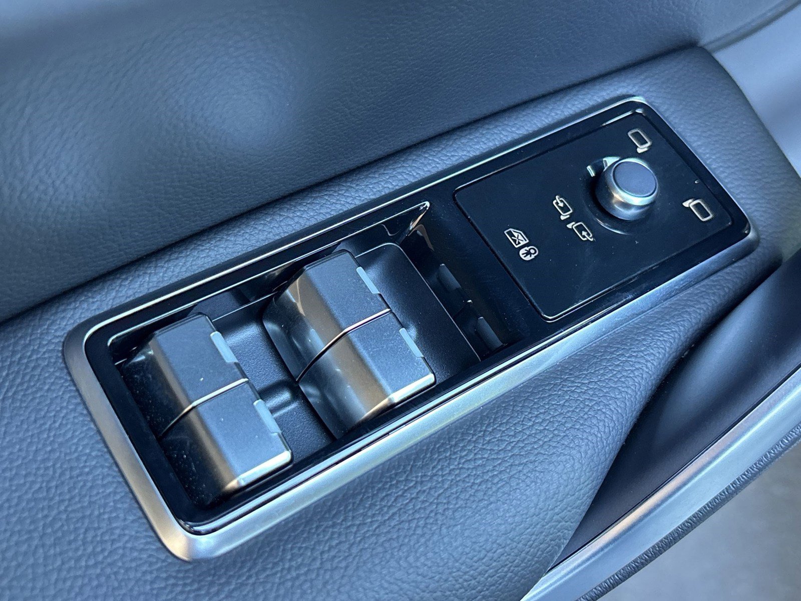 Used 2026 Jaguar F-PACE R-Dynamic S image 13