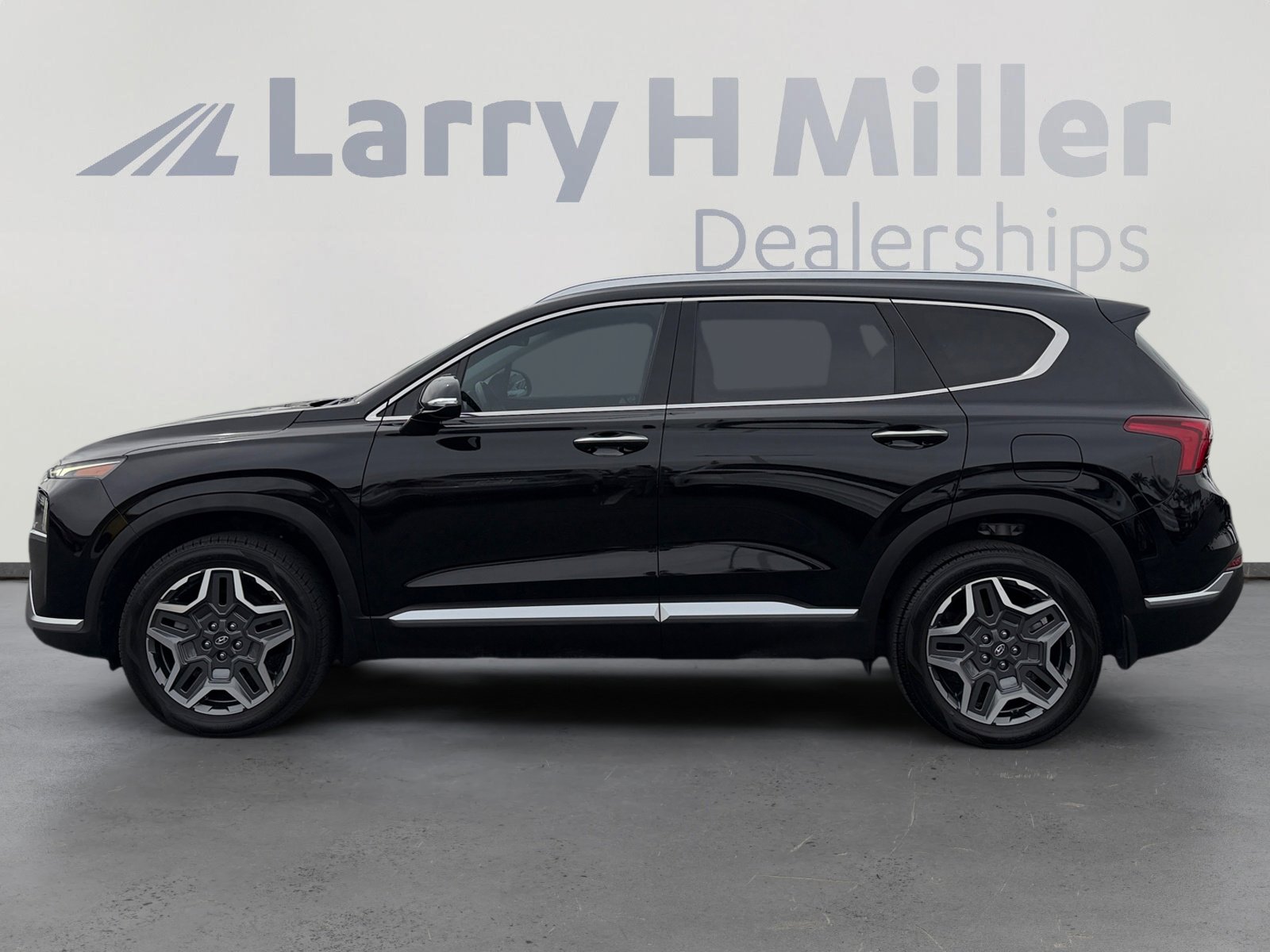 Certified 2022 Hyundai Santa Fe SEL Premium AWD/4WD image 2