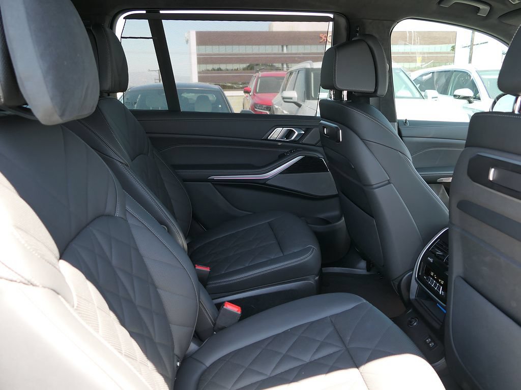 Used 2026 BMW X7 xDrive40i w/ M Sport Package AWD/4WD image 25