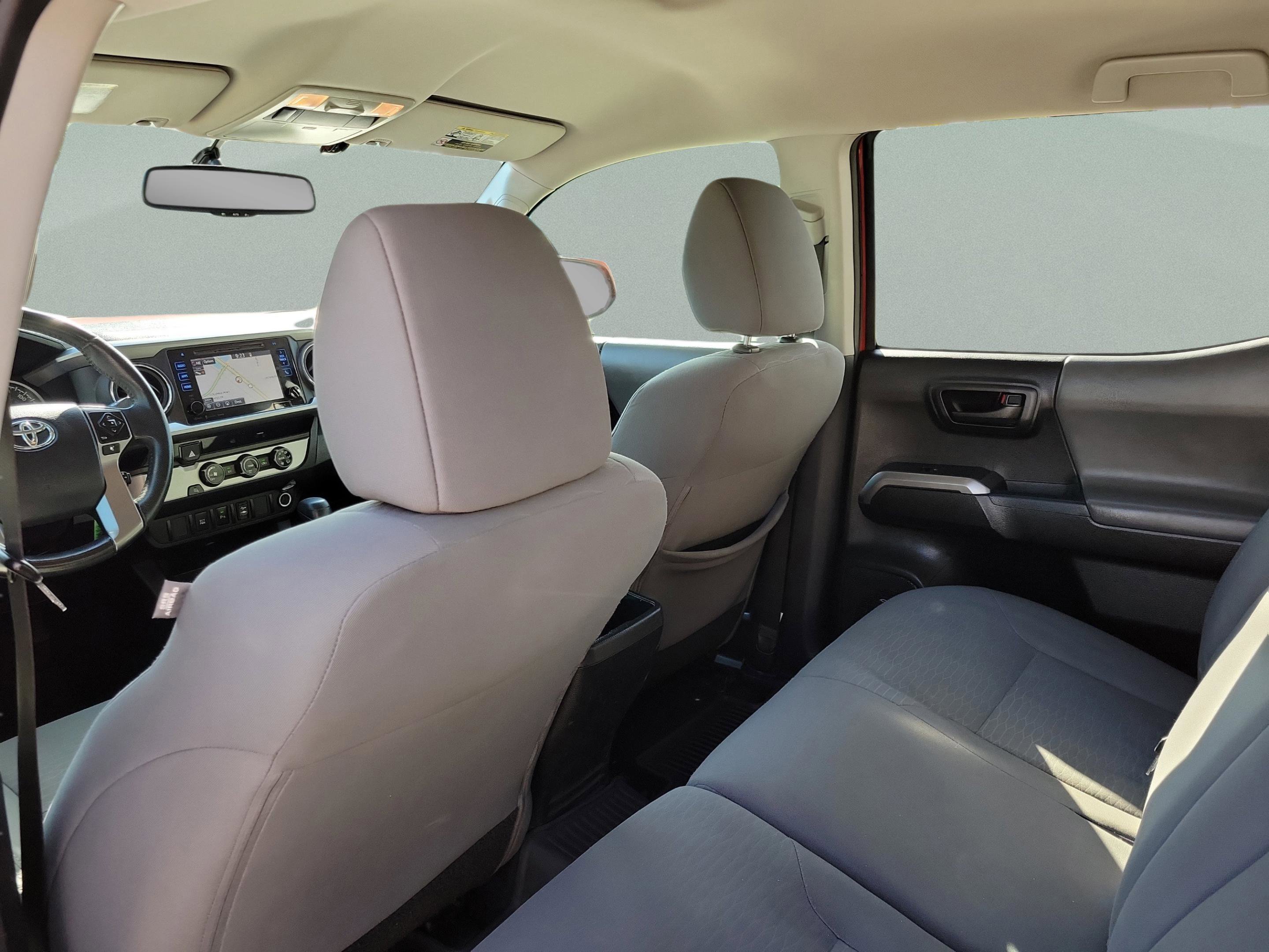 Used 2017 Toyota Tacoma SR5 w/ Tow Package RWD image 11