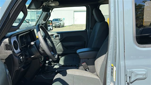 Used 2024 Jeep Wrangler Unlimited image 11