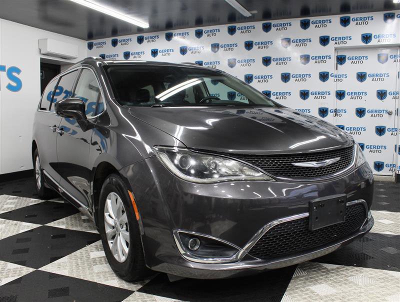 Used 2017 Chrysler Pacifica Touring-L image 5