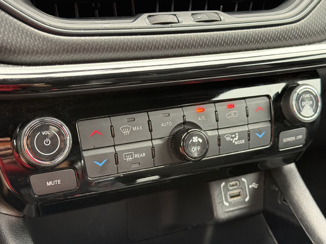 Used 2024 Jeep Compass Trailhawk AWD/4WD image 5