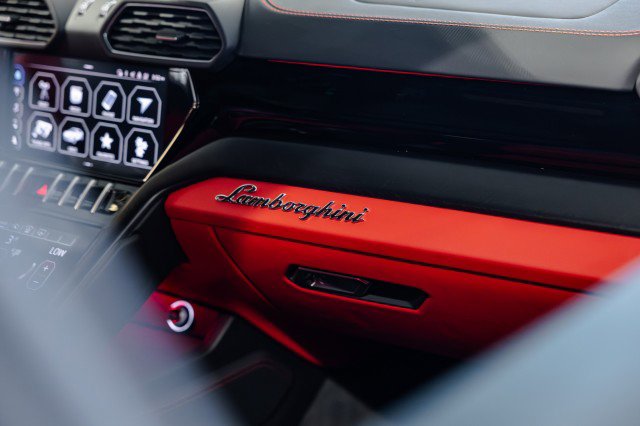 Used 2022 Lamborghini Urus AWD/4WD image 47