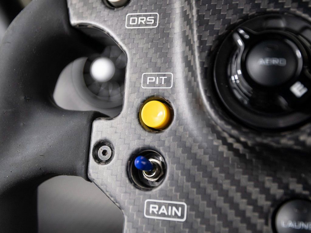 Used 2015 McLaren P1 image 33