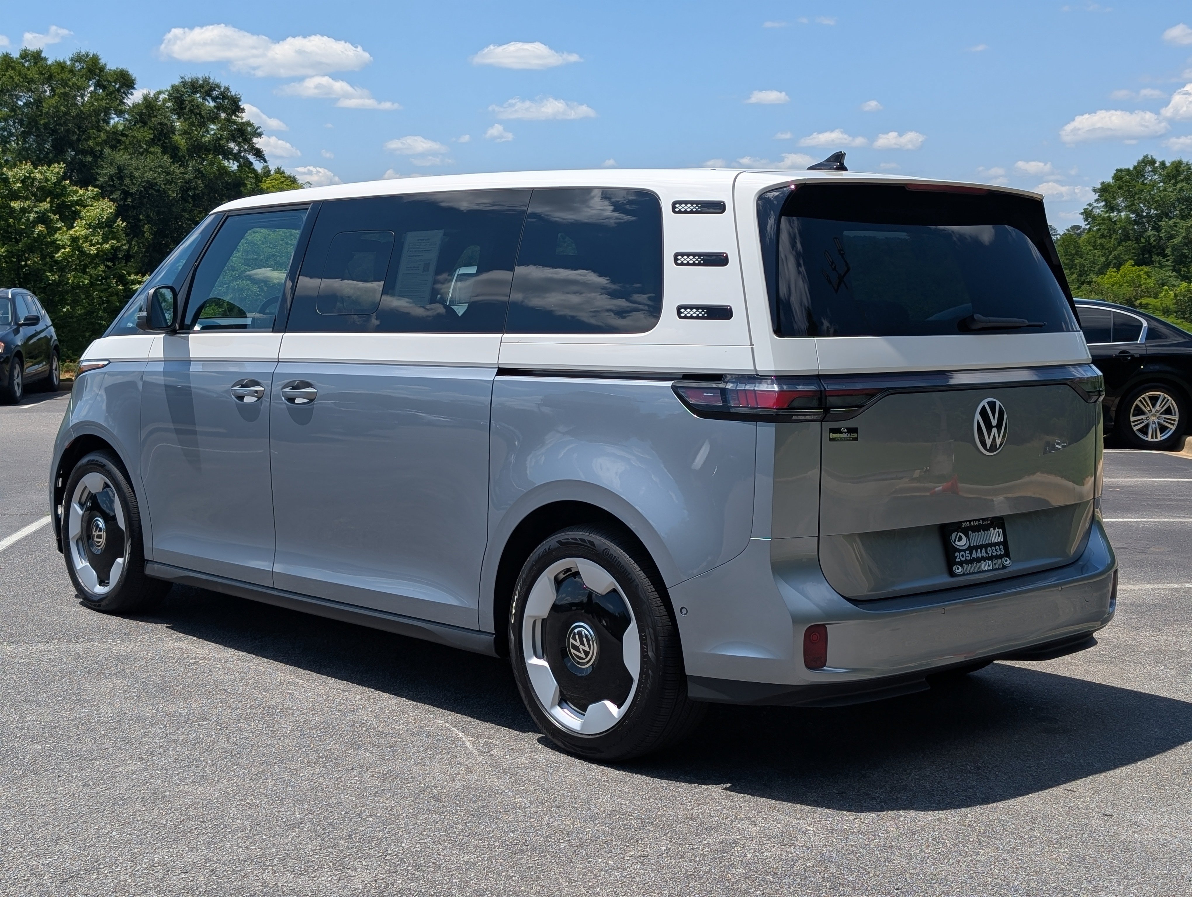 Used 2025 Volkswagen ID. Buzz Pro S Plus RWD image 7