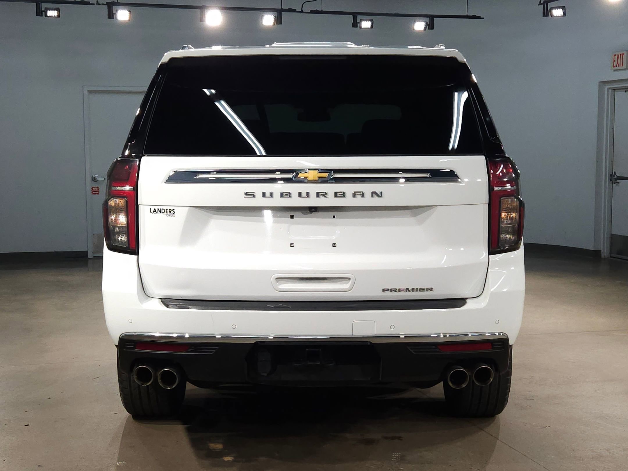 Used 2024 Chevrolet Suburban Premier image 6