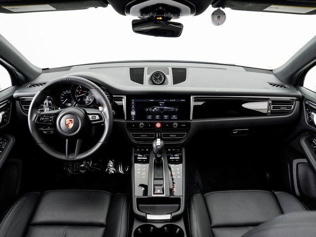 Certified 2025 Porsche Macan image 23