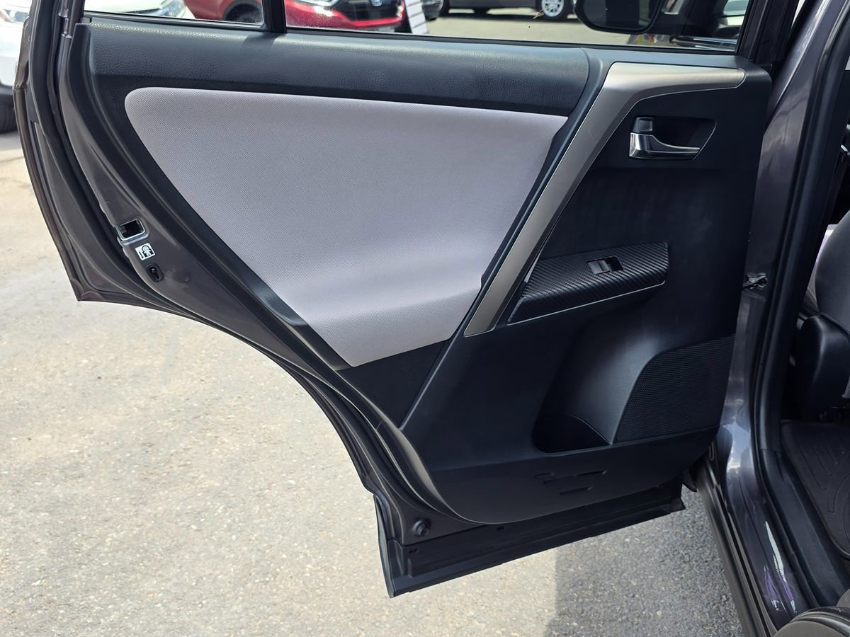 Used 2015 Toyota RAV4 XLE FWD image 22