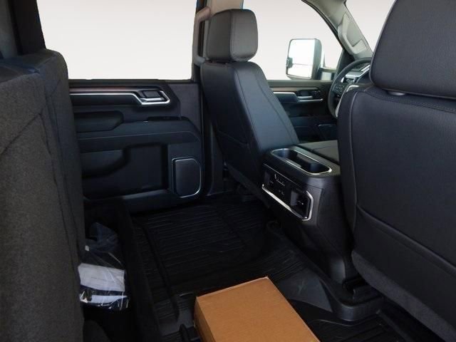 New 2025 GMC Sierra 2500 Denali w/ Denali Reserve Package image 13
