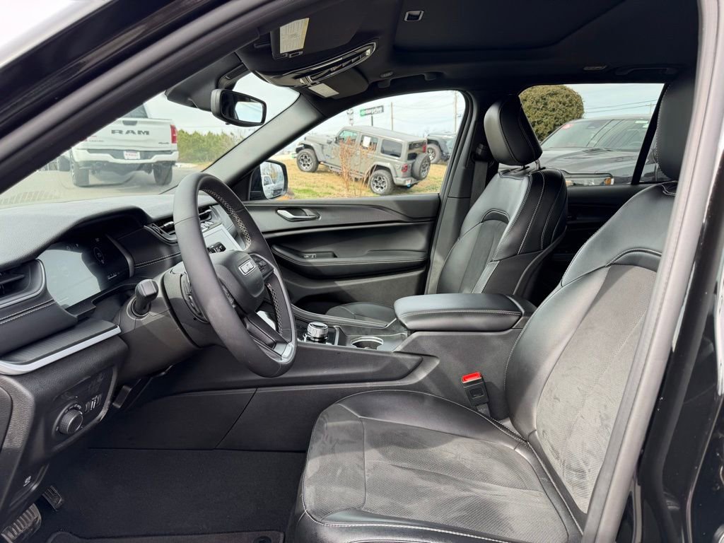 Used 2024 Jeep Grand Cherokee Altitude image 15