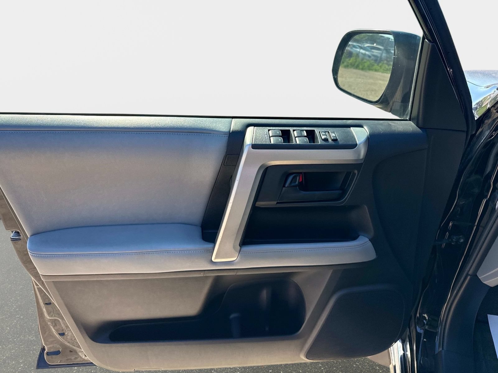 Used 2013 Toyota 4Runner SR5 w/ Convenience Pkg RWD image 17
