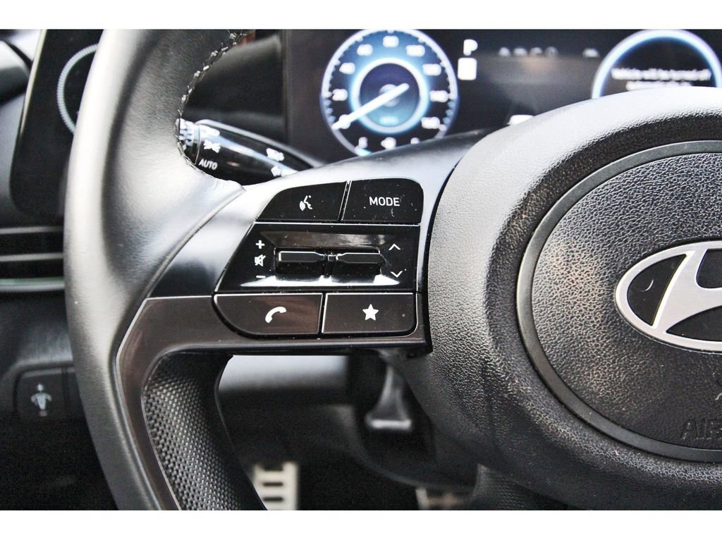 Certified 2025 Hyundai Elantra SEL image 19