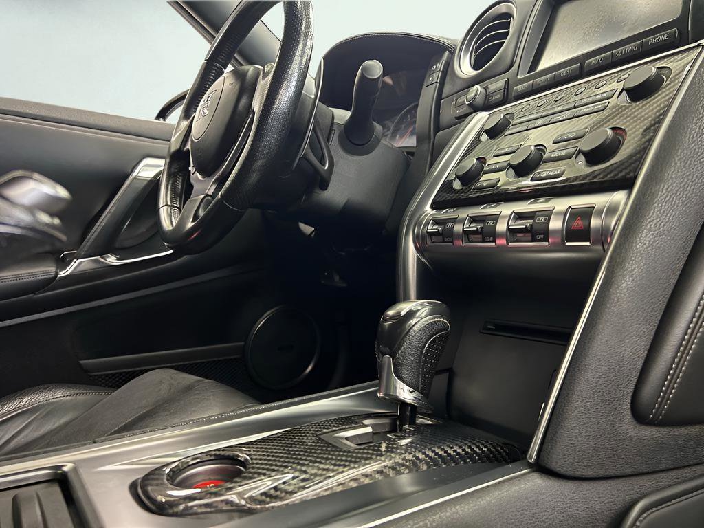 Used 2011 Nissan GT-R Premium image 30