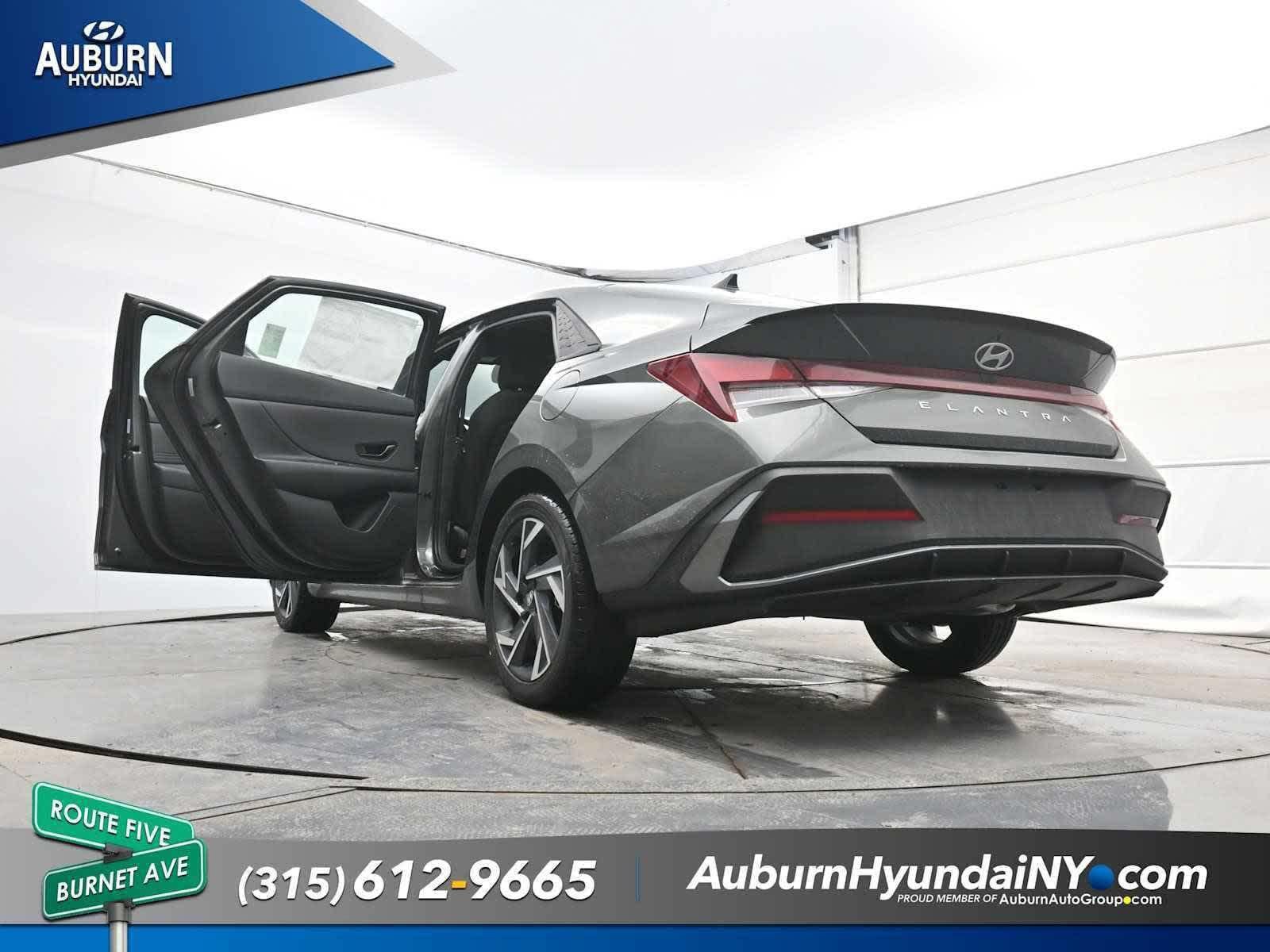 New 2025 Hyundai Elantra Sport FWD image 32