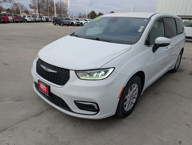 Used 2023 Chrysler Pacifica Touring image 30