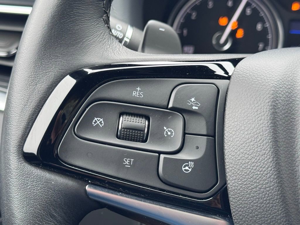 Used 2023 Buick Enclave Essence w/ Sport Touring Edition image 8