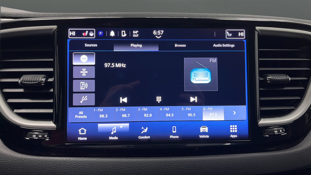 Used 2023 Chrysler Pacifica Touring-L FWD image 14