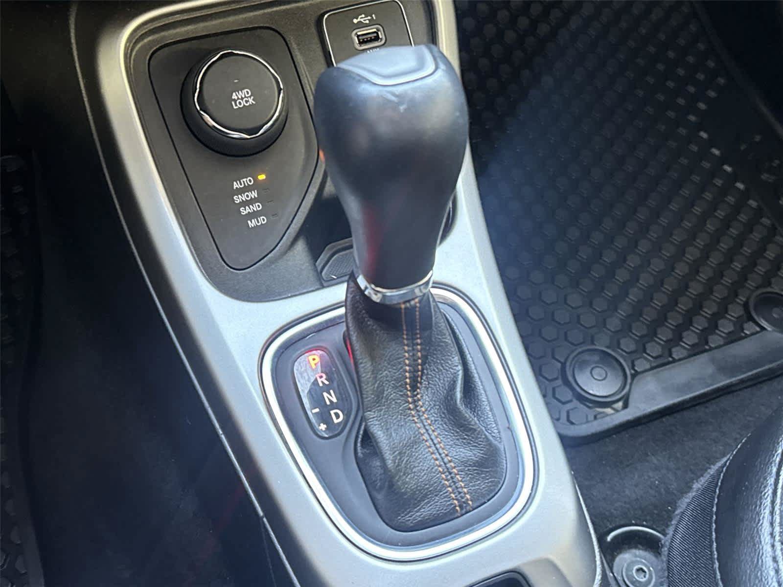 Used 2019 Jeep Compass Latitude w/ Cold Weather Group AWD/4WD image 19