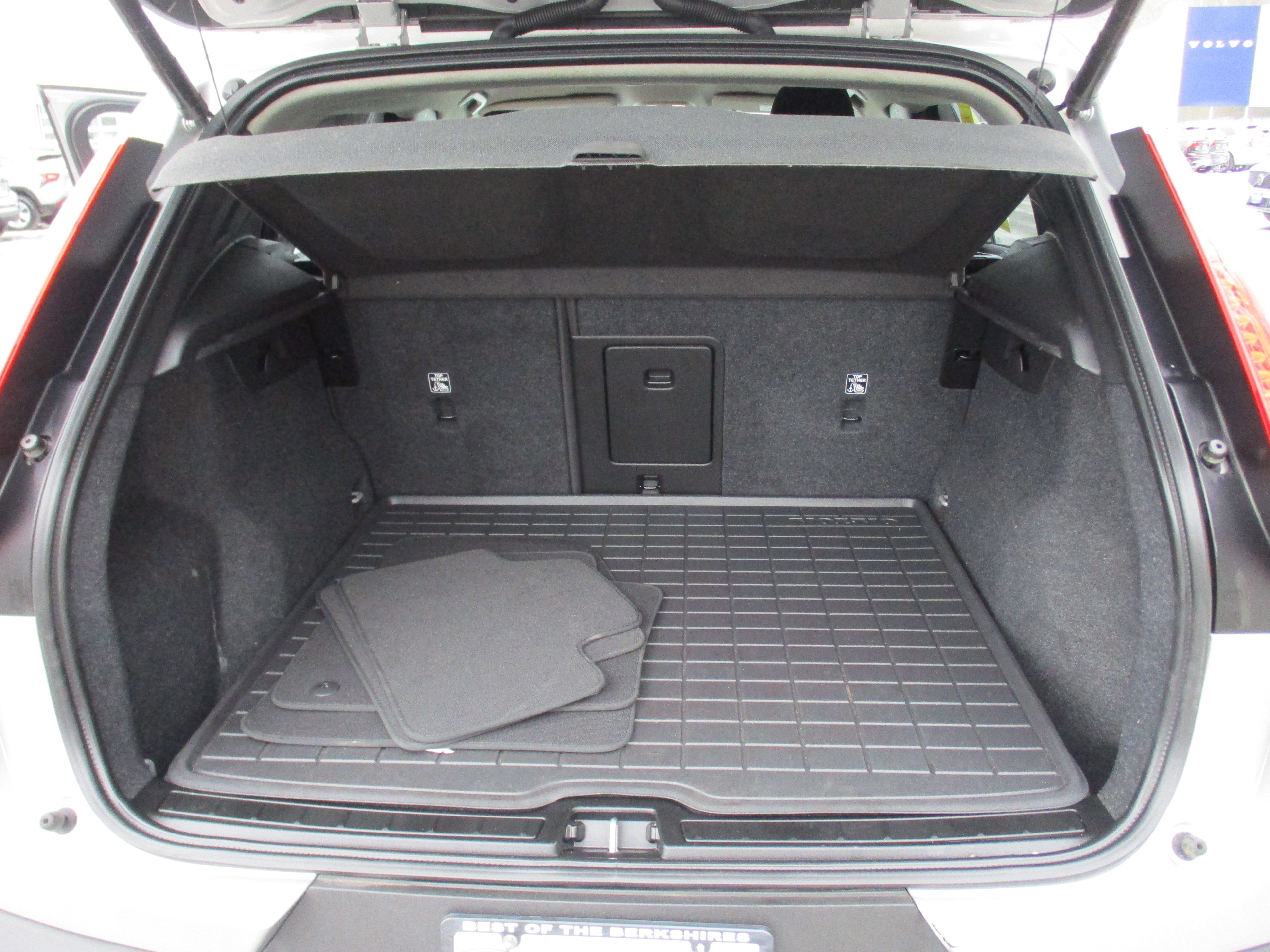 Certified 2023 Volvo XC40 B5 Core w/ Convenience Package image 13