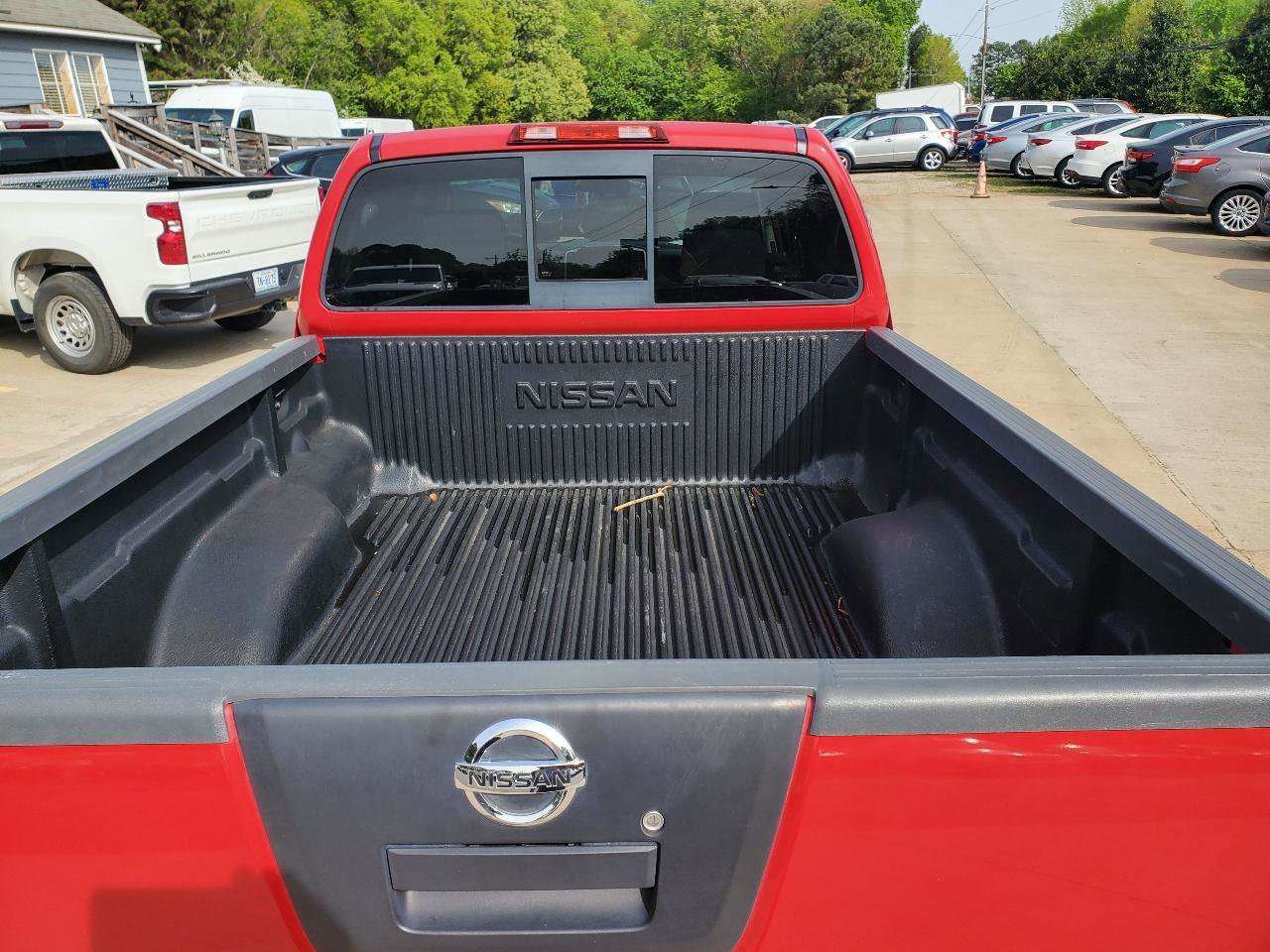 Used 2009 Nissan Frontier SE w/ SE Value Truck Pkg image 11